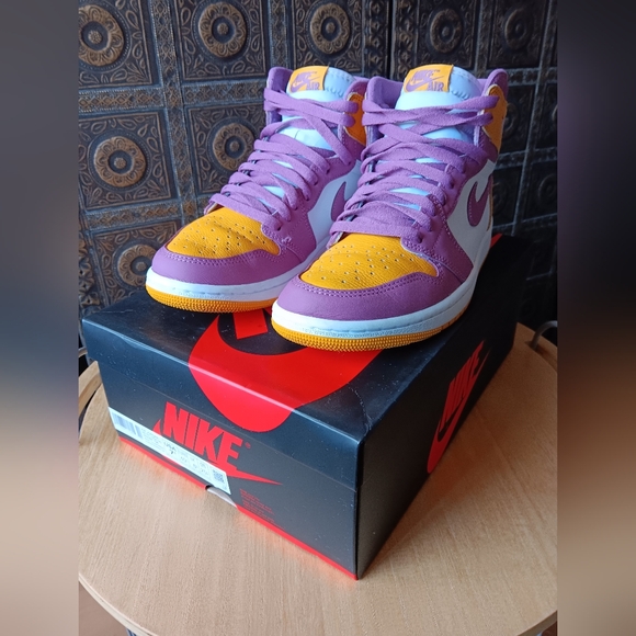 Air Jordan 1 Retro High OG - Picture 9 of 10